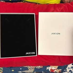 Jaxxon necklace holder box empty